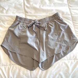 lululemon short, size 4-6. grey
